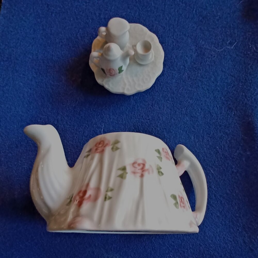 Small Teapot-Andrea by Sadek-Teapot, Creamer & Cup & Saucer Lid